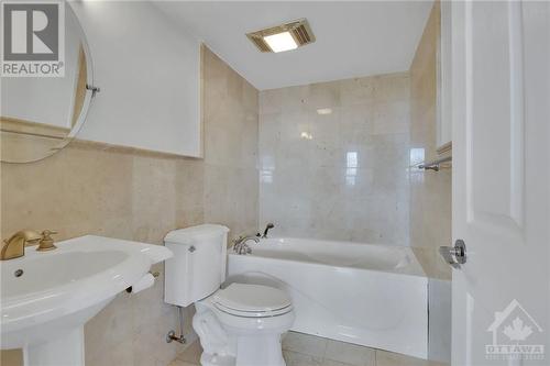 1440 Heron Road Unit#704, Ottawa, ON - Indoor Photo Showing Bathroom