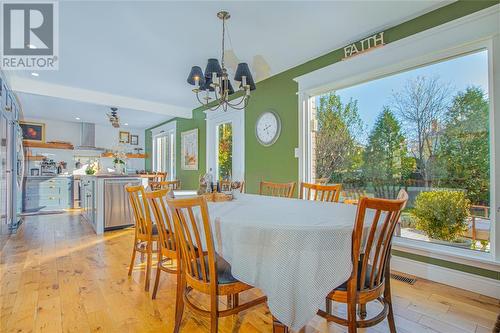 449 St Lawrence Court, Sarnia, ON - Indoor Photo Showing Dining Room