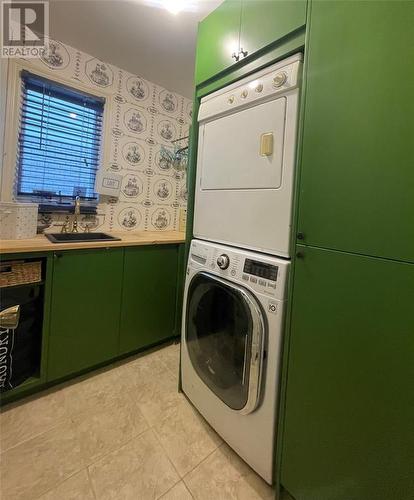 449 St Lawrence Court, Sarnia, ON - Indoor Photo Showing Laundry Room