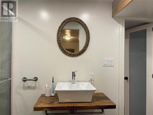 449 St Lawrence Court, Sarnia, ON - Indoor Photo Showing Bathroom