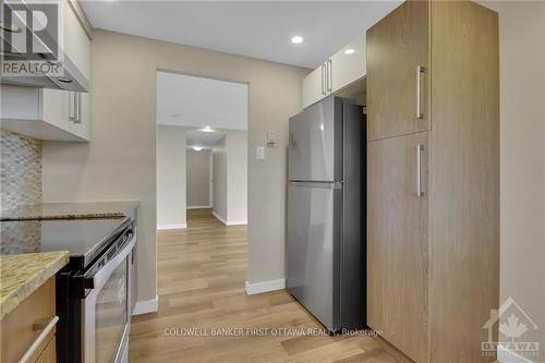 1509 - 2760 Carousel Crescent, Ottawa, ON - Indoor Photo Showing Kitchen