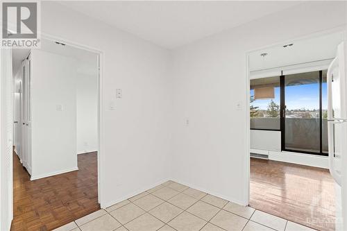 Great use of space and cozy corner to put an eat-in table or Additional Cabinets. - 1285 Cahill Drive Unit#507, Ottawa, ON - Indoor Photo Showing Other Room