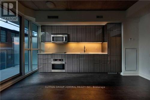 202 - 5 Hanna Avenue, Toronto, ON - Indoor Photo Showing Kitchen