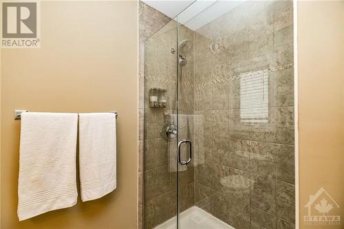 128 Olde Towne Avenue, Russell, ON - Indoor Photo Showing Bathroom