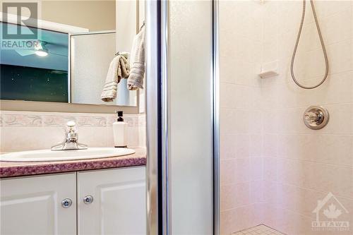 ensuite separate shower - 60 Forest Creek Drive, Ottawa, ON - Indoor Photo Showing Bathroom