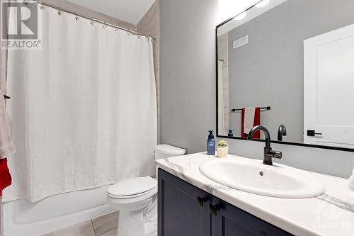 Four-piece bathroom - 11 New Haven Gate, Westport, ON - Indoor Photo Showing Bathroom