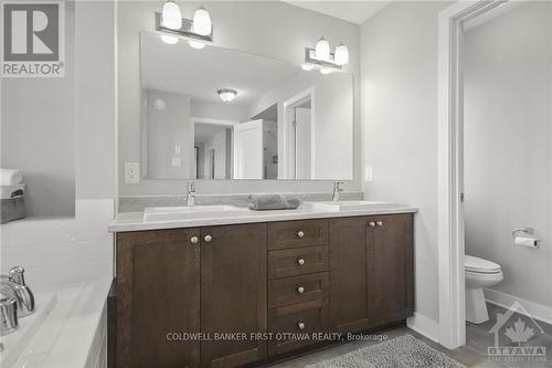 747 Boothfield Street, Ottawa, ON - Indoor Photo Showing Bathroom