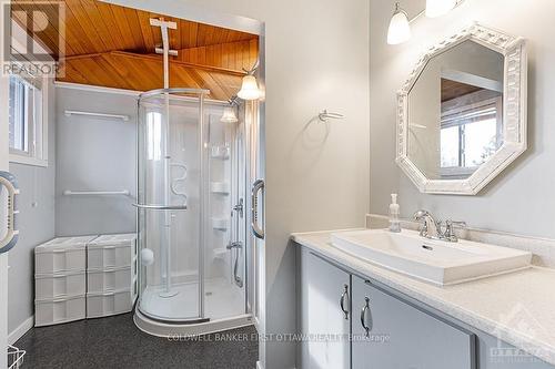 4225 Scotch Line, Tay Valley, ON - Indoor Photo Showing Bathroom