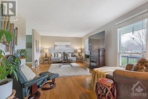 4225 Scotch Line, Perth, ON - Indoor Photo Showing Living Room