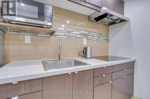 6 Wallbridge Court, Toronto, ON - Indoor Photo Showing Kitchen