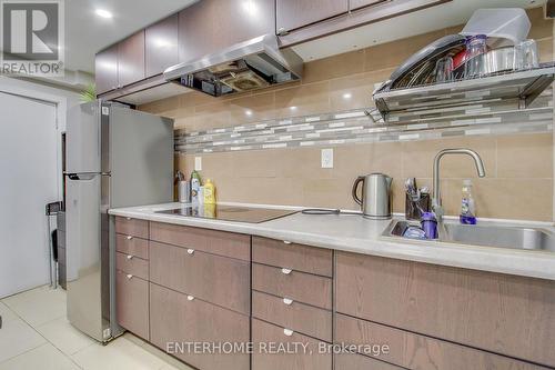 6 Wallbridge Court, Toronto, ON - Indoor Photo Showing Kitchen