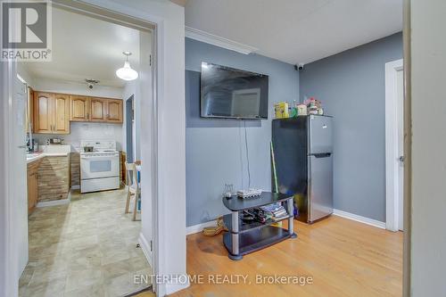 6 Wallbridge Court, Toronto, ON - Indoor Photo Showing Kitchen