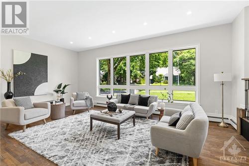 214 Island Park Drive, Ottawa, ON - Indoor Photo Showing Living Room