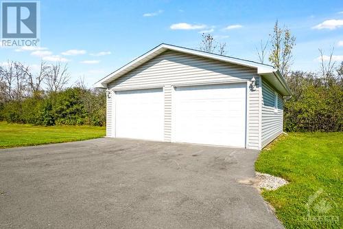 Oversized 2-car garage - 2230 Tennyson Road, Perth, ON - Outdoor