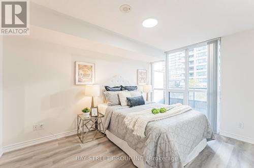 318 - 35 Hollywood Avenue, Toronto, ON - Indoor Photo Showing Bedroom