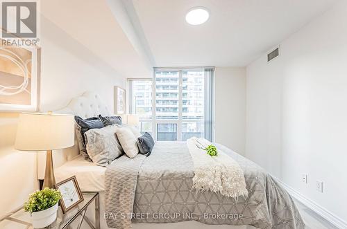 318 - 35 Hollywood Avenue, Toronto, ON - Indoor Photo Showing Bedroom