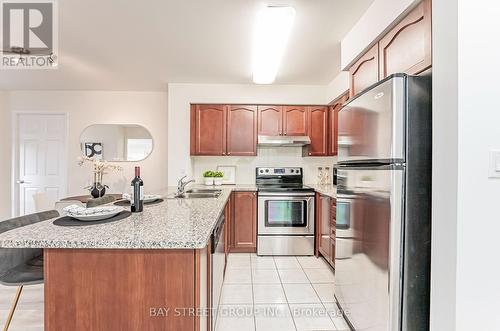 318 - 35 Hollywood Avenue, Toronto, ON - Indoor Photo Showing Kitchen With Stainless Steel Kitchen With Double Sink