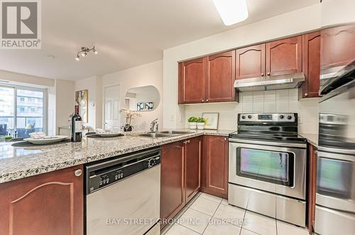 318 - 35 Hollywood Avenue, Toronto, ON - Indoor Photo Showing Kitchen With Stainless Steel Kitchen With Double Sink