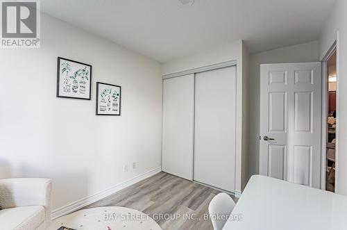 318 - 35 Hollywood Avenue, Toronto, ON - Indoor Photo Showing Bedroom