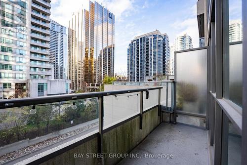 318 - 35 Hollywood Avenue, Toronto, ON - Outdoor With Balcony