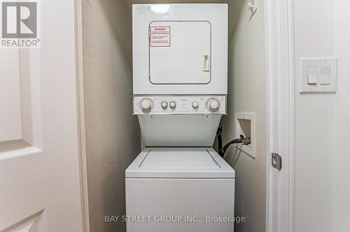 318 - 35 Hollywood Avenue, Toronto, ON - Indoor Photo Showing Laundry Room