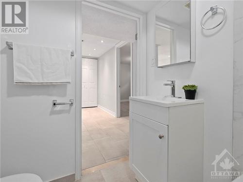 1989 Naples Avenue, Ottawa, ON - Indoor Photo Showing Bathroom