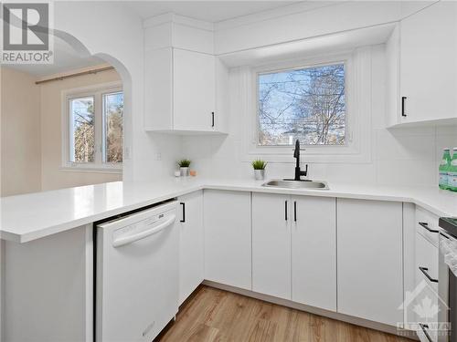 Cozy & Functional Kitchen. - 1989 Naples Avenue, Ottawa, ON - Indoor Photo Showing Kitchen