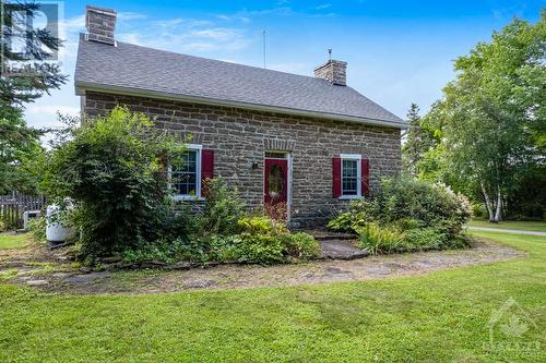 On 97 acres, picture-perfect century stone home of Scottish heritage - 1731 Beckwith 7Th Line, Carleton Place, ON - Outdoor