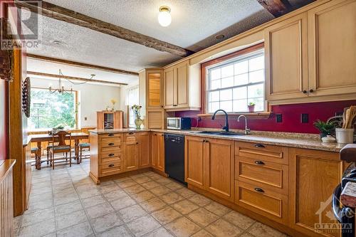 Open kitchen and dining room warmly welcoming - 1731 Beckwith 7Th Line, Carleton Place, ON - Indoor Photo Showing Kitchen