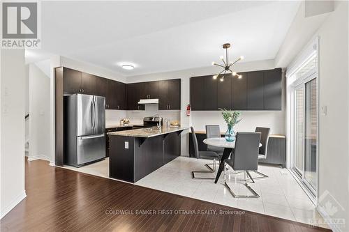 321 Meadowbreeze Drive, Ottawa, ON - Indoor Photo Showing Kitchen