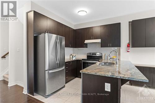 321 Meadowbreeze Drive, Ottawa, ON - Indoor Photo Showing Kitchen With Double Sink With Upgraded Kitchen