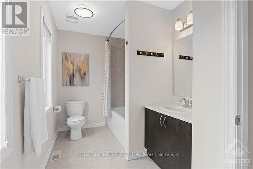 321 Meadowbreeze Drive, Ottawa, ON - Indoor Photo Showing Bathroom