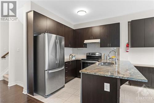 321 Meadowbreeze Drive, Ottawa, ON - Indoor Photo Showing Kitchen With Double Sink With Upgraded Kitchen