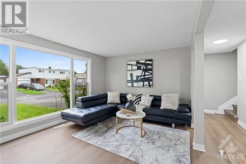 46 Newbury Avenue, Ottawa, ON - Indoor Photo Showing Living Room