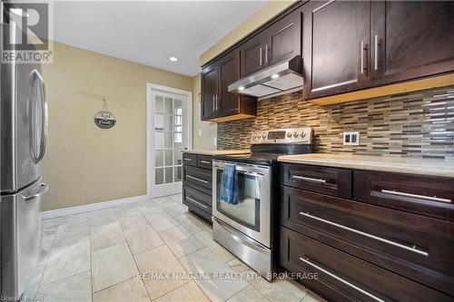 5 Draper Drive, St. Catharines, ON - Indoor Photo Showing Kitchen