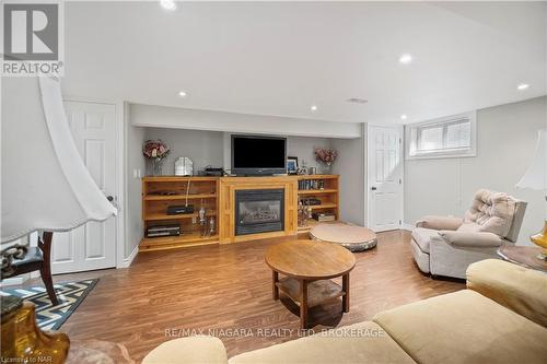 5 Draper Drive, St. Catharines, ON - Indoor Photo Showing Living Room With Fireplace