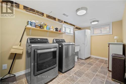 5 Draper Drive, St. Catharines, ON - Indoor Photo Showing Laundry Room