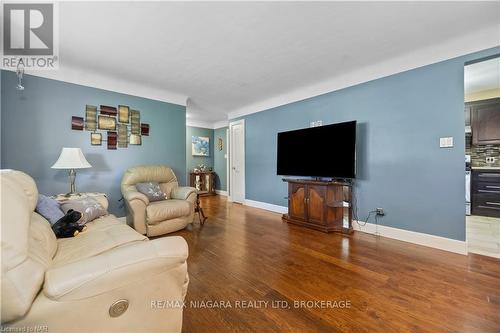 5 Draper Drive, St. Catharines, ON - Indoor Photo Showing Living Room