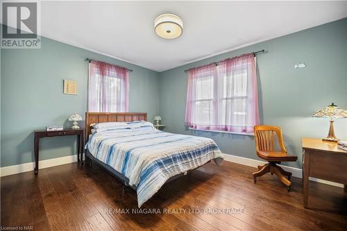 5 Draper Drive, St. Catharines, ON - Indoor Photo Showing Bedroom