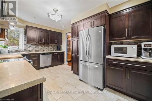 5 Draper Drive, St. Catharines, ON - Indoor Photo Showing Kitchen With Upgraded Kitchen