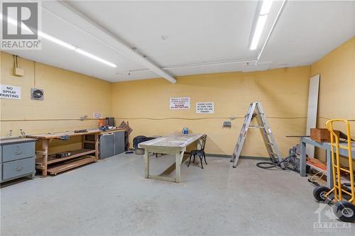 Workshop room to get hands on without making a mess of your own unit! - 1505 Baseline Road Unit#511, Ottawa, ON - Indoor