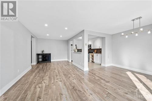 Laminate flooring w/ living & dining room space! - 1505 Baseline Road Unit#511, Ottawa, ON - Indoor