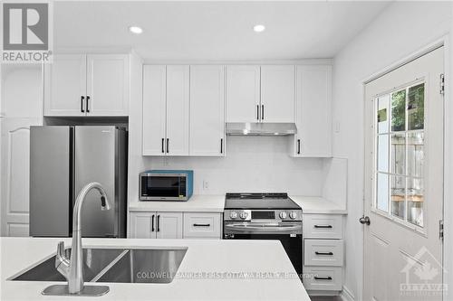 315 Arthur Lane S, Ottawa, ON - Indoor Photo Showing Kitchen With Double Sink