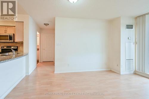 601 - 4850 Glen Erin Drive, Mississauga, ON - Indoor Photo Showing Kitchen