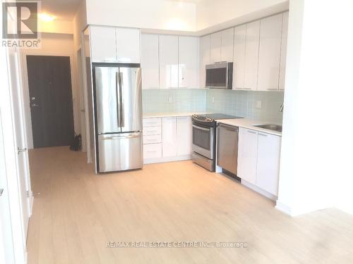 605 - 10 Park Lawn Road, Toronto, ON - Indoor Photo Showing Kitchen