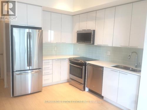 605 - 10 Park Lawn Road, Toronto, ON - Indoor Photo Showing Kitchen With Upgraded Kitchen