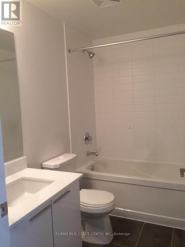 605 - 10 Park Lawn Road, Toronto, ON - Indoor Photo Showing Bathroom