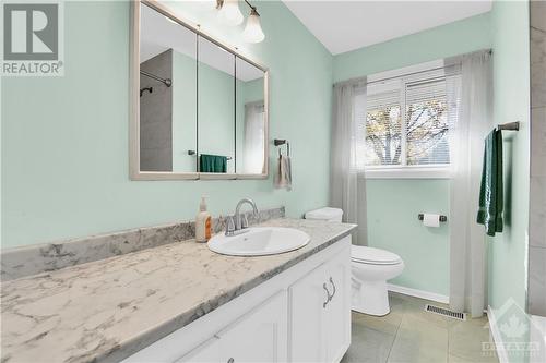 43 Harwick Crescent, Ottawa, ON - Indoor Photo Showing Bathroom