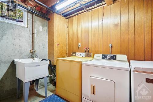 43 Harwick Crescent, Ottawa, ON - Indoor Photo Showing Laundry Room