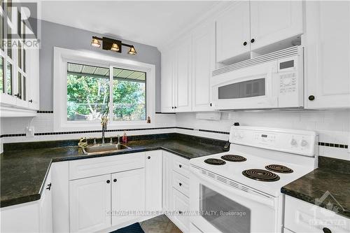 43 Harwick Crescent, Ottawa, ON - Indoor Photo Showing Kitchen